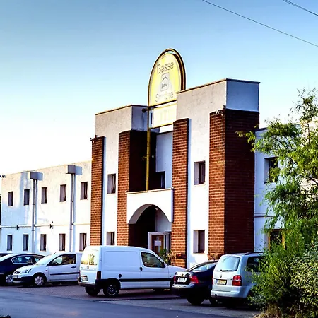 Hotell De La Basse Sambre