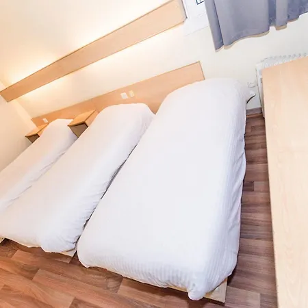 De La Basse Sambre Hotell